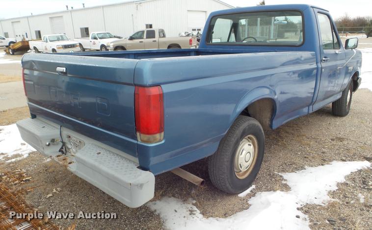 image for item DA5216 1989 Ford F150 pickup truck