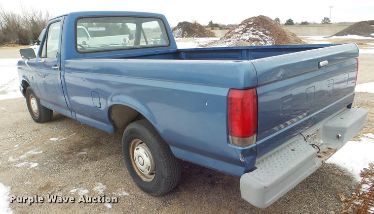image for item DA5216 1989 Ford F150 pickup truck