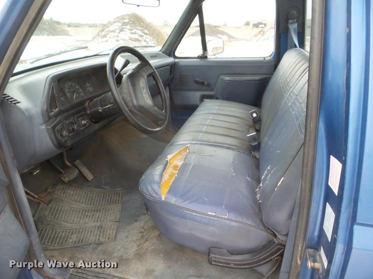 image for item DA5216 1989 Ford F150 pickup truck