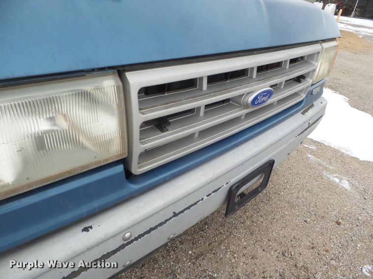 image for item DA5216 1989 Ford F150 pickup truck