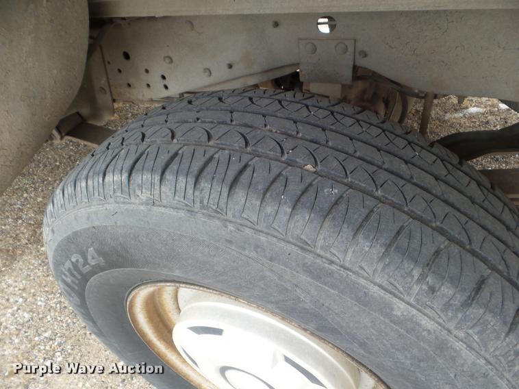 image for item DA5216 1989 Ford F150 pickup truck