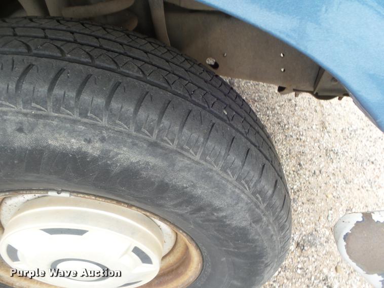 image for item DA5216 1989 Ford F150 pickup truck