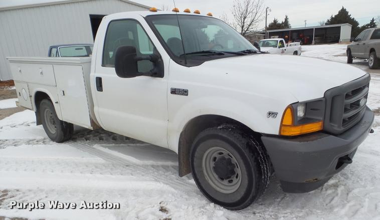 image for item DA5217 2001 Ford F350 Super Duty utility truck
