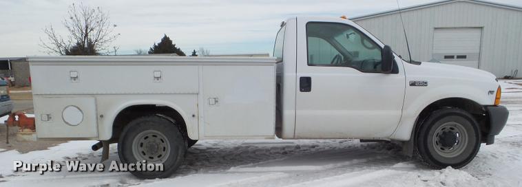 image for item DA5217 2001 Ford F350 Super Duty utility truck