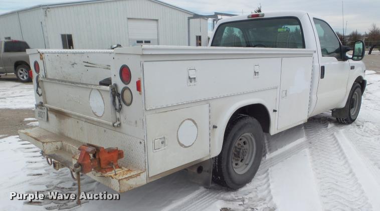 image for item DA5217 2001 Ford F350 Super Duty utility truck
