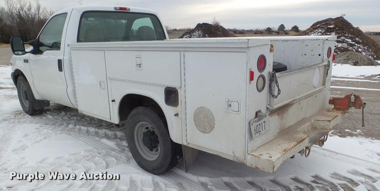image for item DA5217 2001 Ford F350 Super Duty utility truck