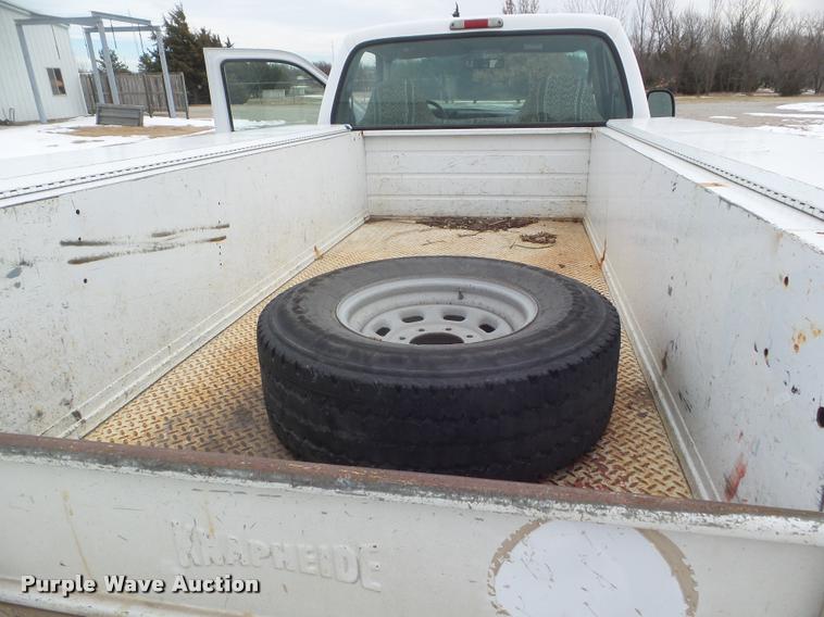 image for item DA5217 2001 Ford F350 Super Duty utility truck