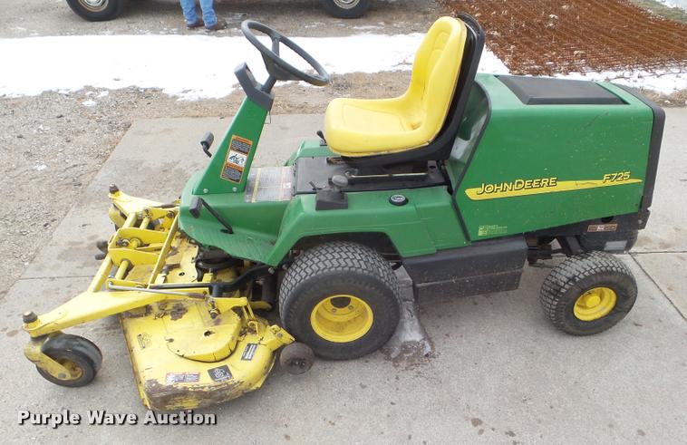 image for item DA5218 John Deere F725 lawn mower
