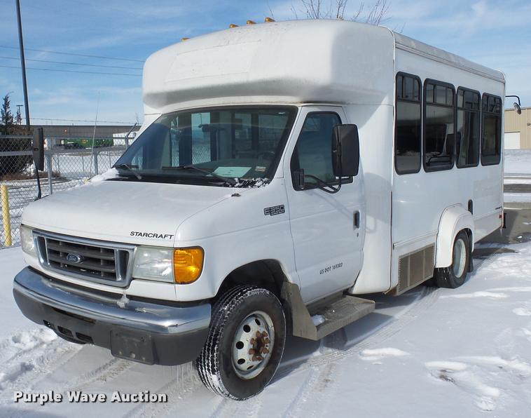 image for item DA5788 2005 Ford E350 Super Duty bus
