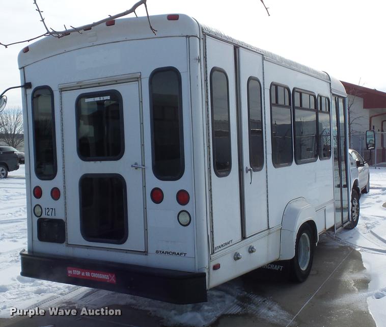 image for item DA5788 2005 Ford E350 Super Duty bus