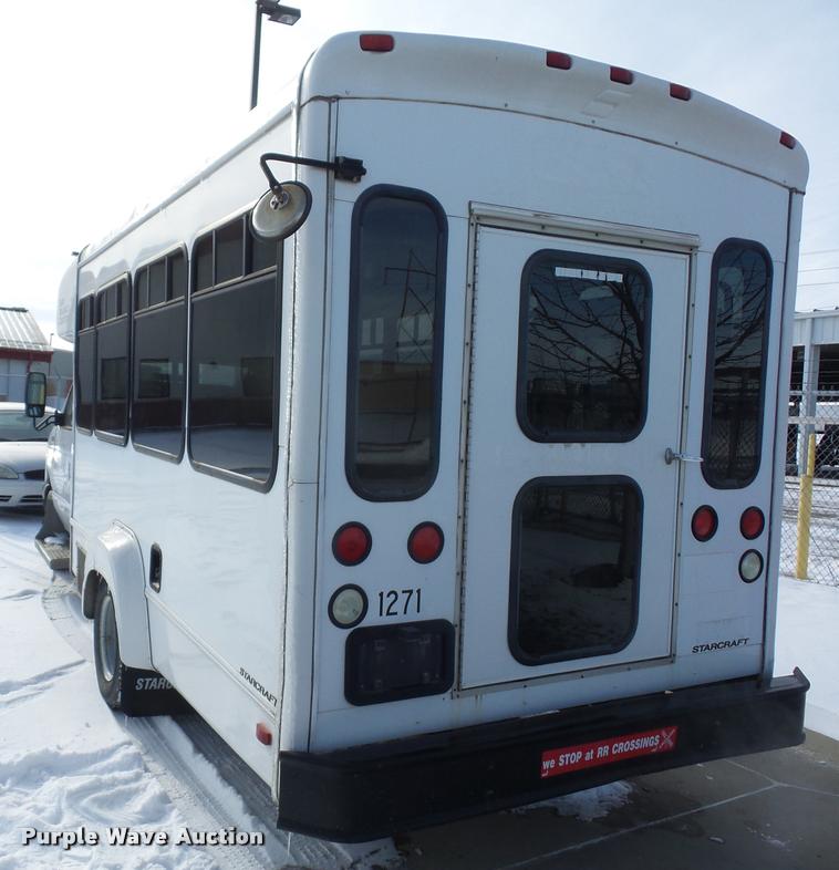 image for item DA5788 2005 Ford E350 Super Duty bus