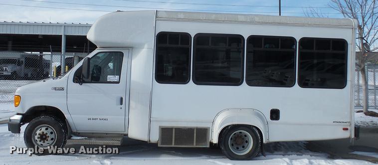 image for item DA5788 2005 Ford E350 Super Duty bus
