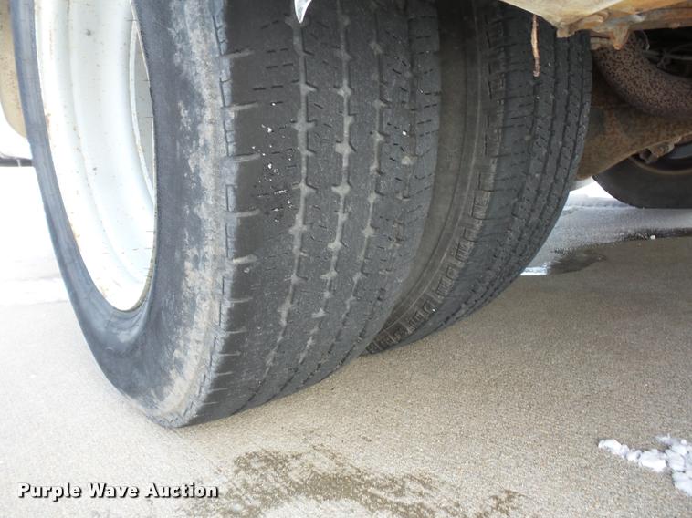 image for item DA5788 2005 Ford E350 Super Duty bus