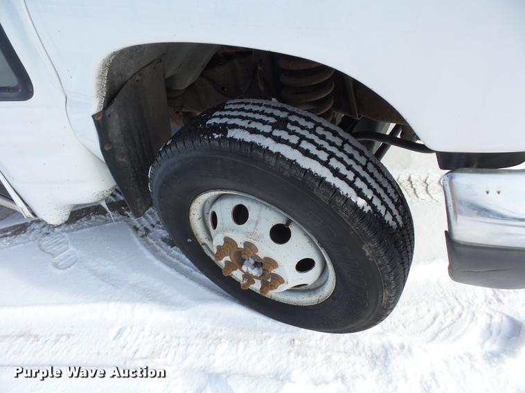 image for item DA5788 2005 Ford E350 Super Duty bus