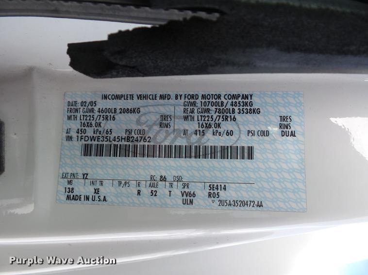 image for item DA5788 2005 Ford E350 Super Duty bus