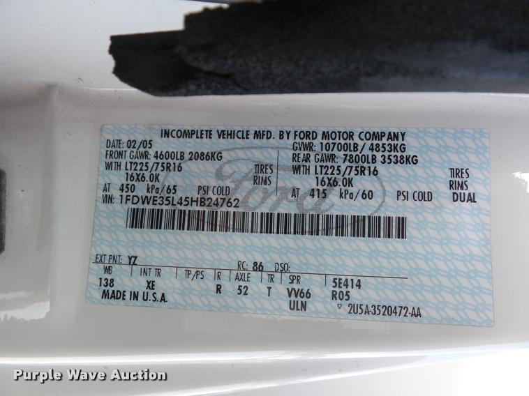 image for item DA5788 2005 Ford E350 Super Duty bus