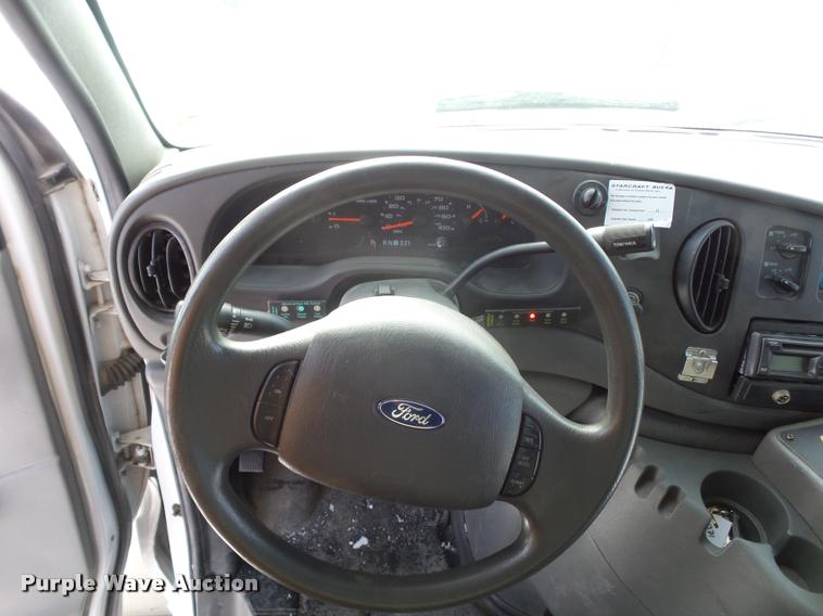 image for item DA5788 2005 Ford E350 Super Duty bus