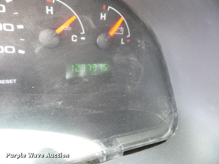 image for item DA5788 2005 Ford E350 Super Duty bus