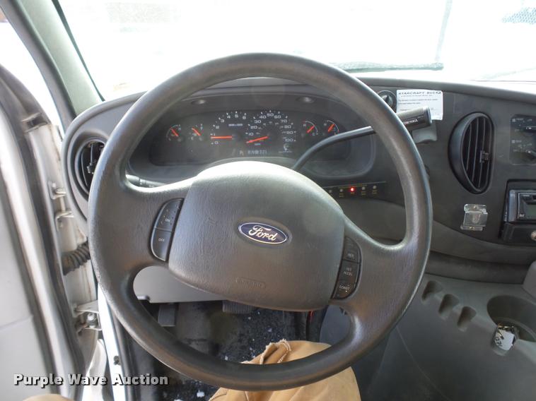 image for item DA5788 2005 Ford E350 Super Duty bus