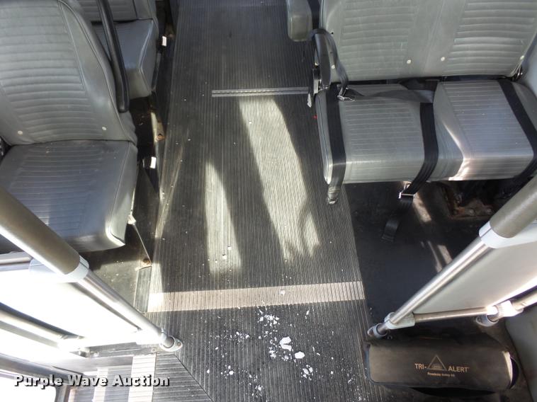 image for item DA5788 2005 Ford E350 Super Duty bus