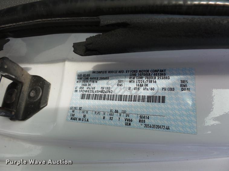 image for item DA5788 2005 Ford E350 Super Duty bus