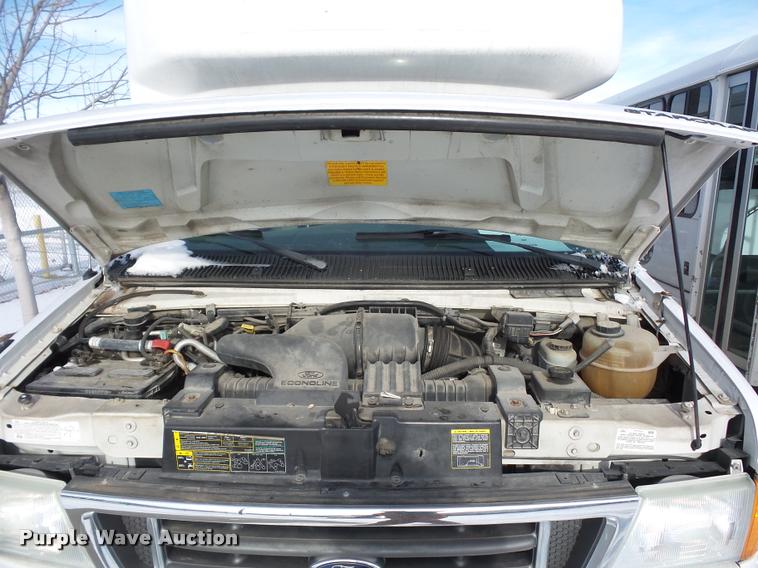 image for item DA5788 2005 Ford E350 Super Duty bus