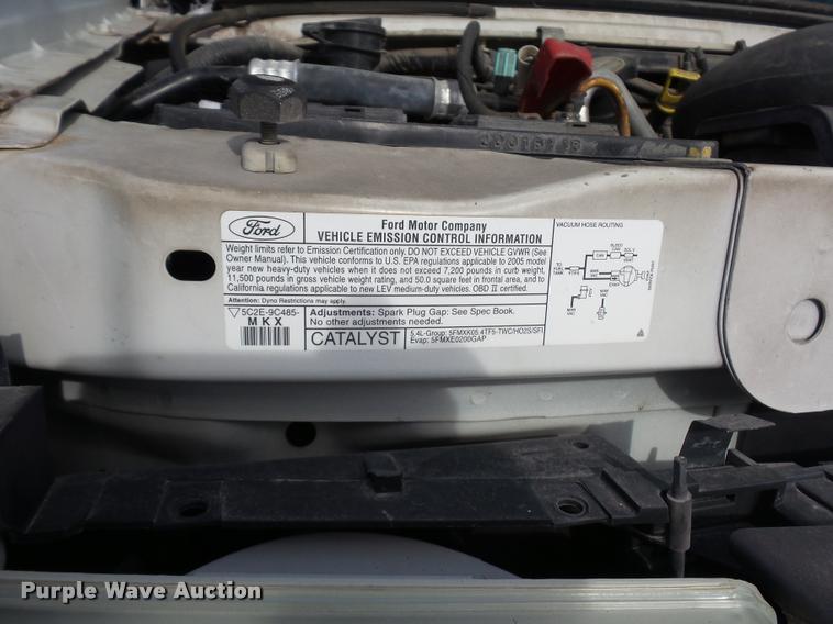 image for item DA5788 2005 Ford E350 Super Duty bus