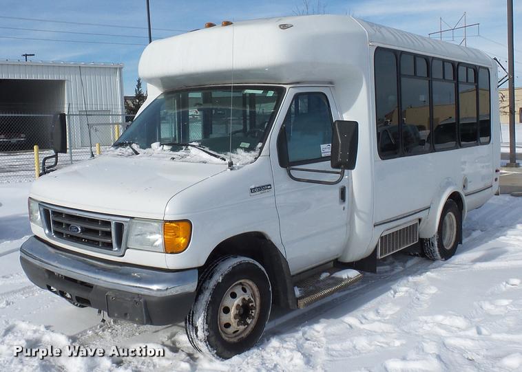image for item DA5789 2006 Ford E350 Super Duty bus