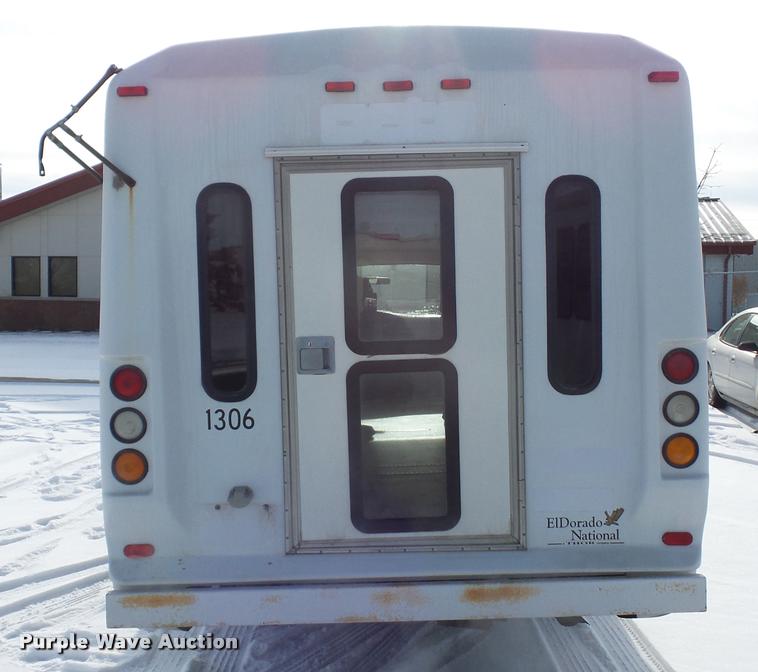 image for item DA5789 2006 Ford E350 Super Duty bus