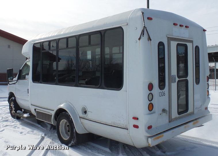 image for item DA5789 2006 Ford E350 Super Duty bus