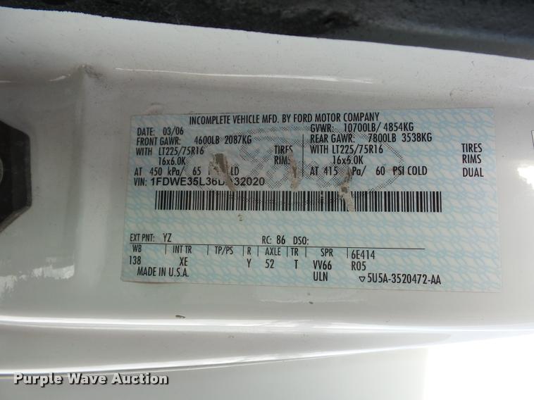 image for item DA5789 2006 Ford E350 Super Duty bus