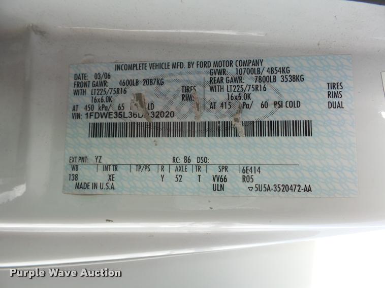 image for item DA5789 2006 Ford E350 Super Duty bus