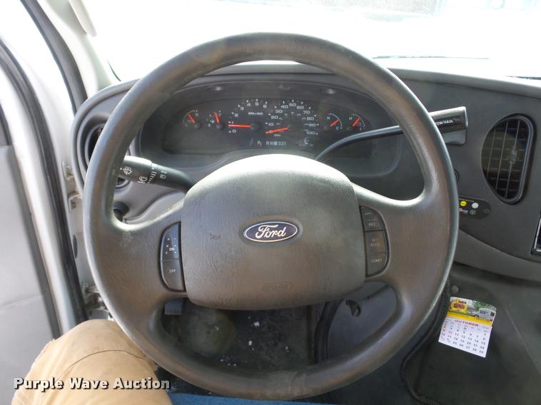 image for item DA5789 2006 Ford E350 Super Duty bus