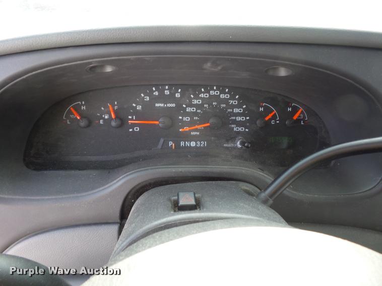 image for item DA5789 2006 Ford E350 Super Duty bus