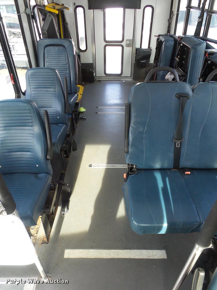 image for item DA5789 2006 Ford E350 Super Duty bus