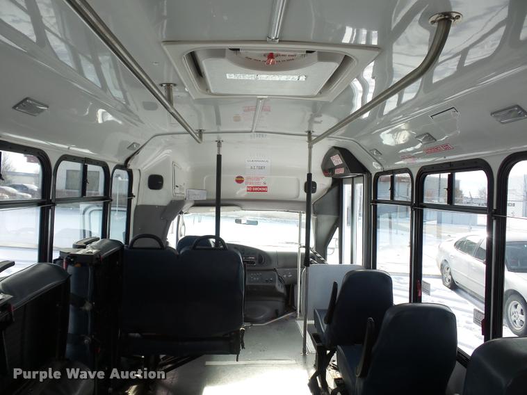 image for item DA5789 2006 Ford E350 Super Duty bus