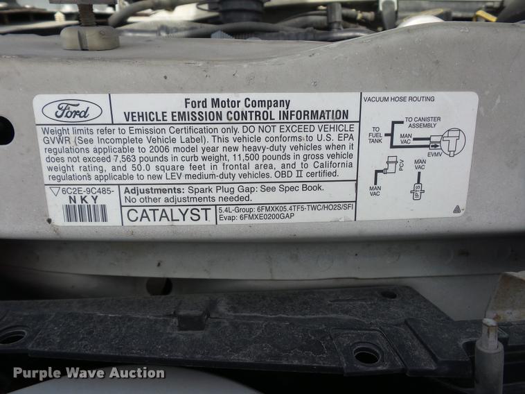 image for item DA5789 2006 Ford E350 Super Duty bus