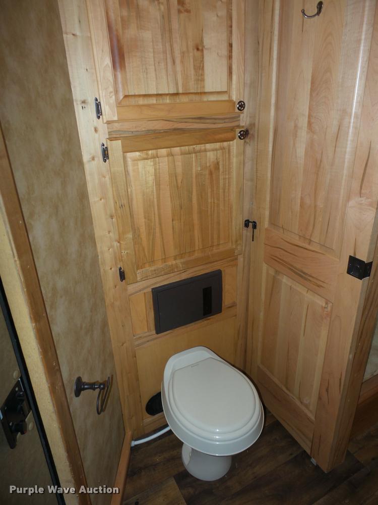 image for item DA5801 2014 Hoosier horse trailer