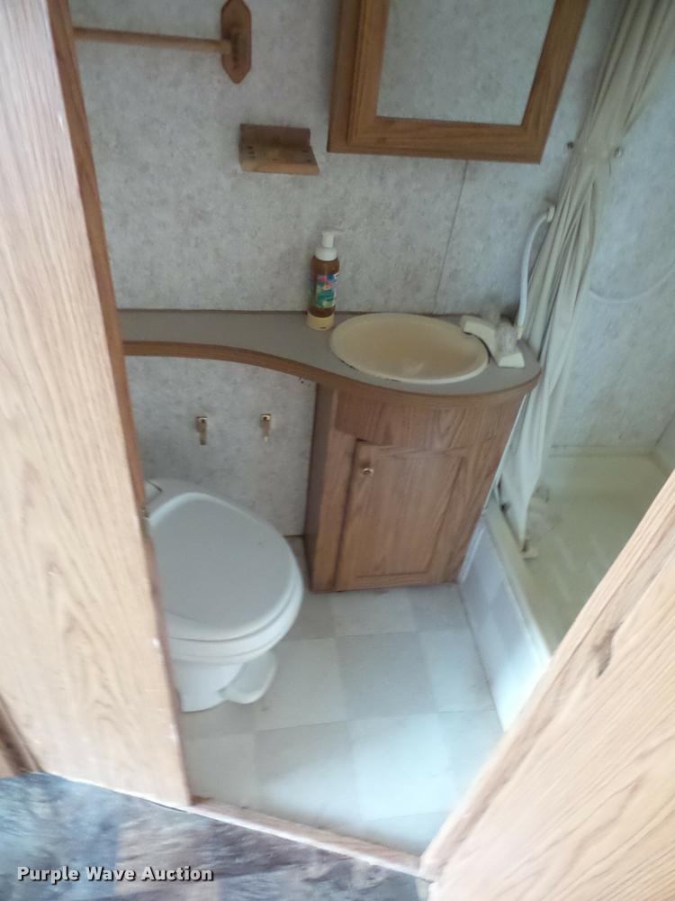 image for item DA5803 2005 Weekend Warrior Superlite camper