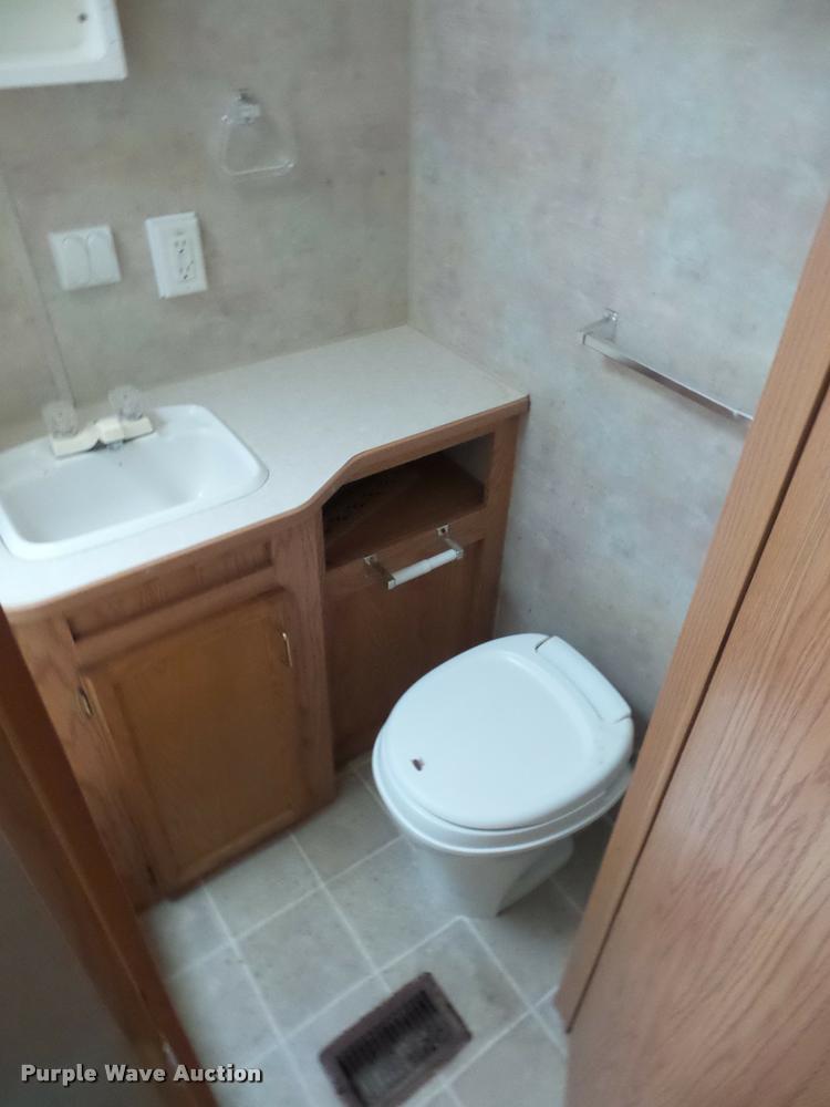 image for item DA5804 2004 Jayco Jayflight camper