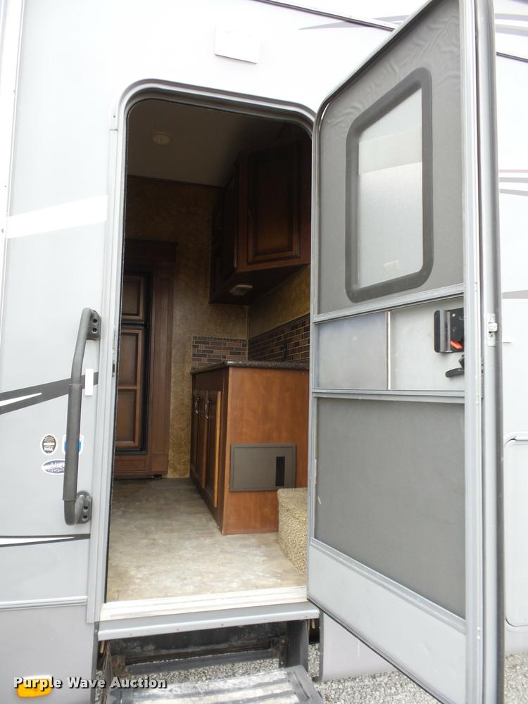 image for item DA5806 2012 Greystone 33QX camper