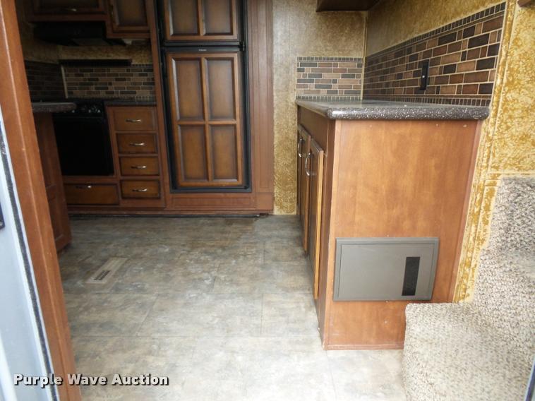 image for item DA5806 2012 Greystone 33QX camper