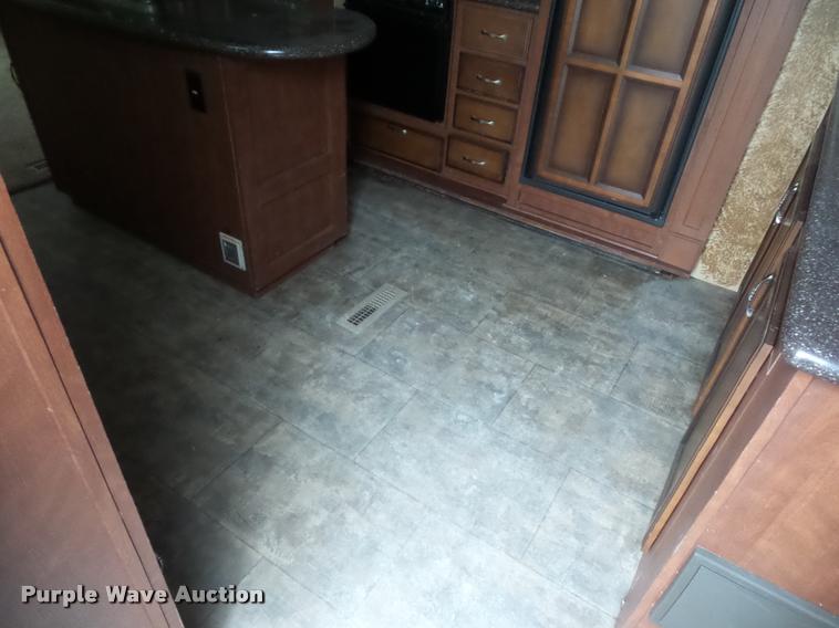 image for item DA5806 2012 Greystone 33QX camper