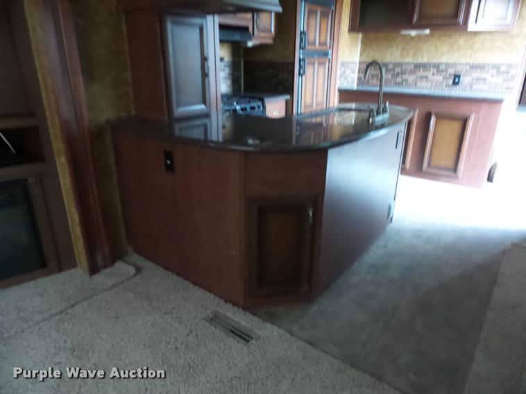 image for item DA5806 2012 Greystone 33QX camper