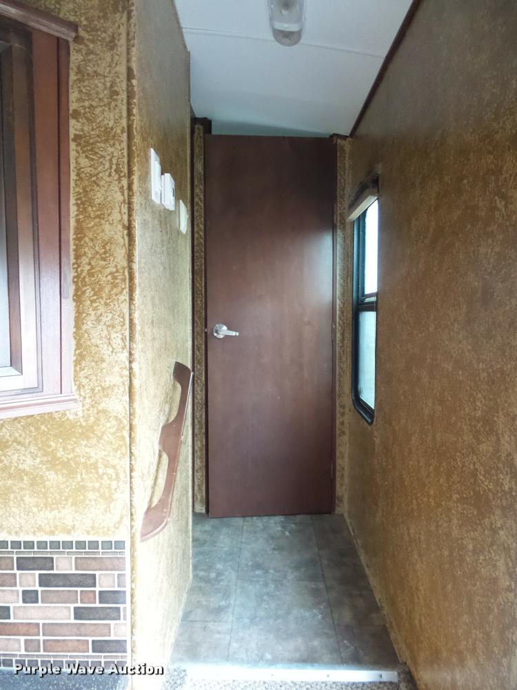 image for item DA5806 2012 Greystone 33QX camper