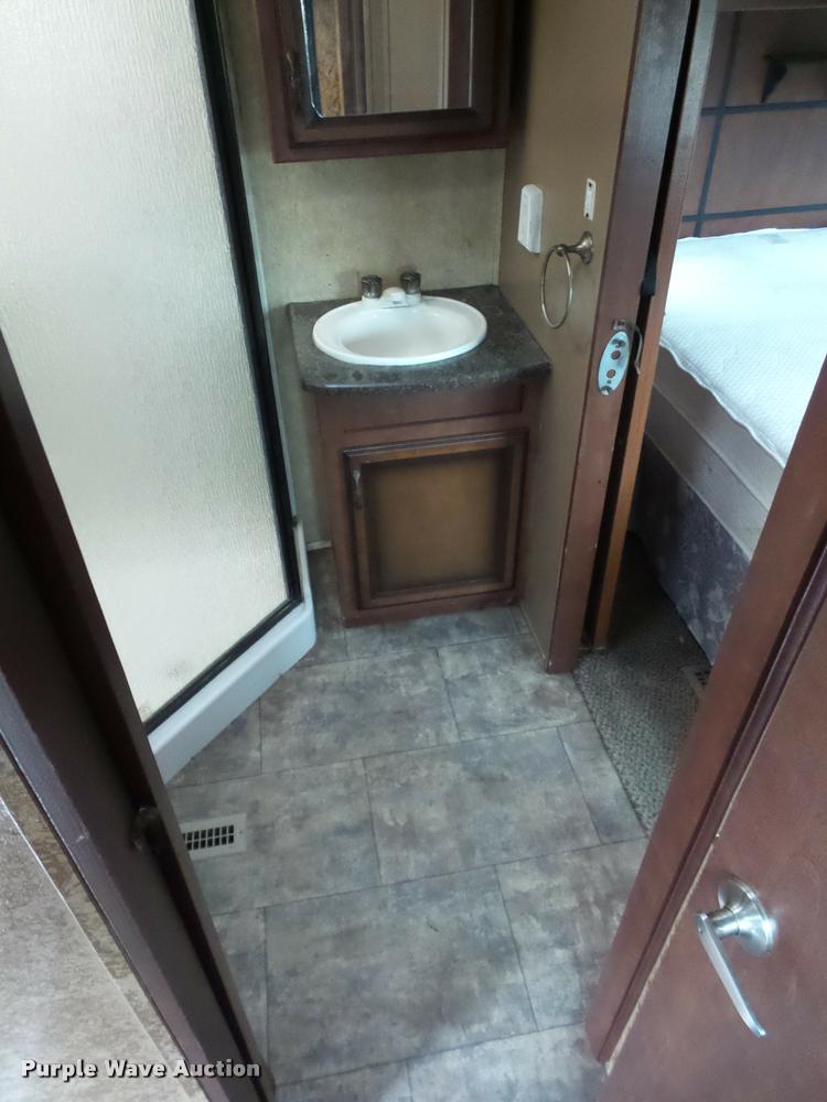 image for item DA5806 2012 Greystone 33QX camper