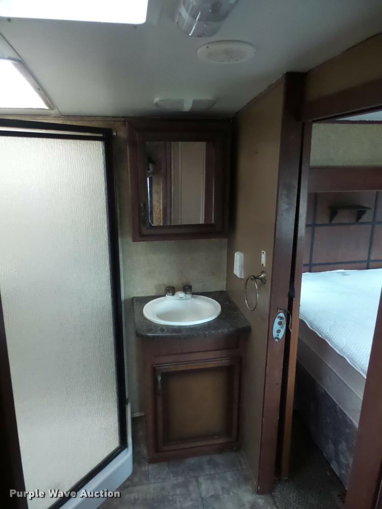 image for item DA5806 2012 Greystone 33QX camper