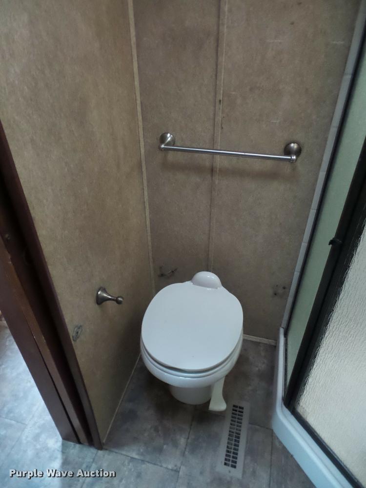 image for item DA5806 2012 Greystone 33QX camper