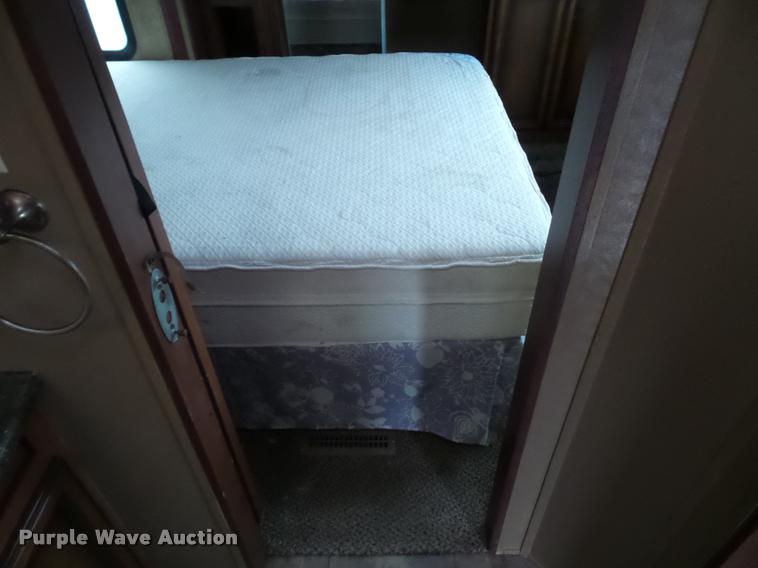 image for item DA5806 2012 Greystone 33QX camper