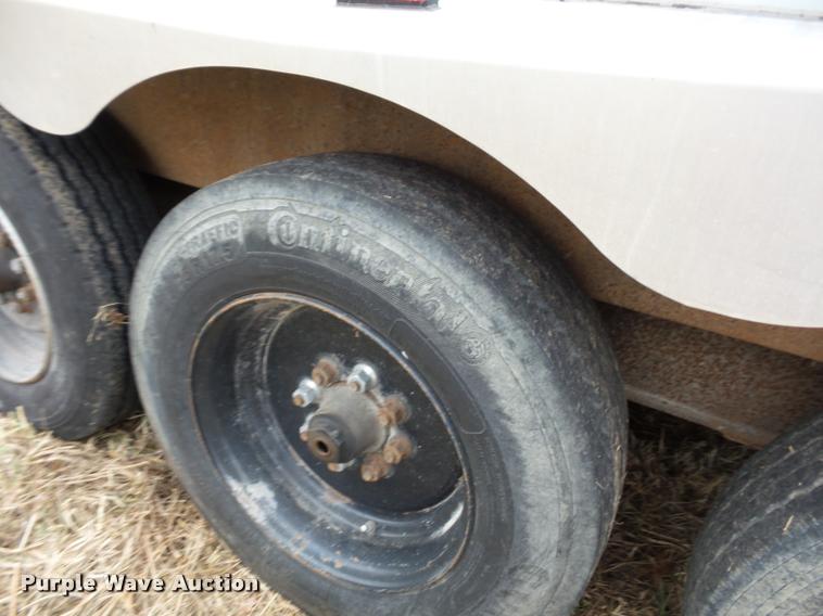 image for item DA5810 2004 Continental CCN035242 enclosed cargo trailer